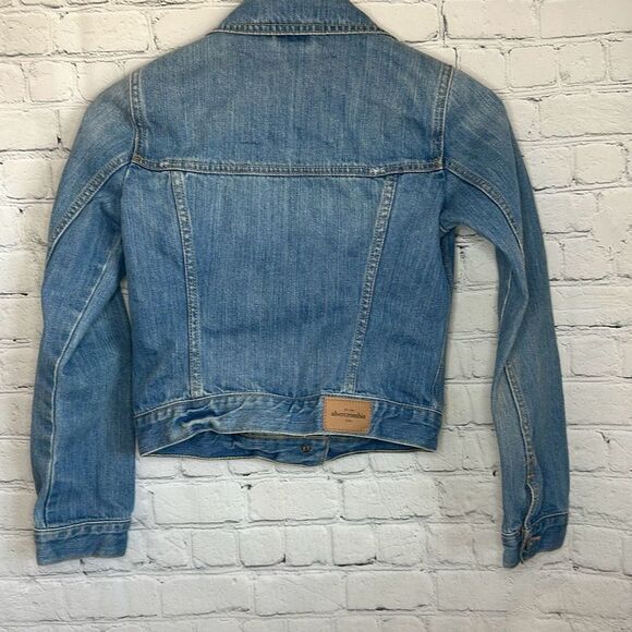 Abercrombie Kids Light Wash Slightly Distressed Jean Denim Jacket size xl LOOK - Picture 4 of 10